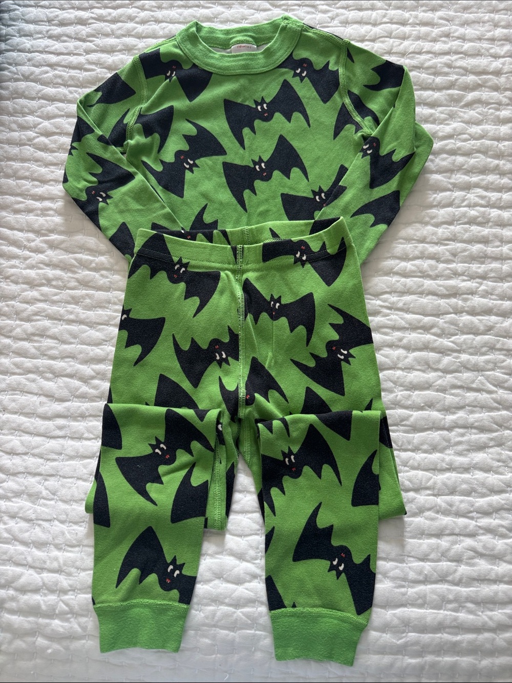 Hanna Andersson Green and Black Bat Print Pajama Set- Size 110/5